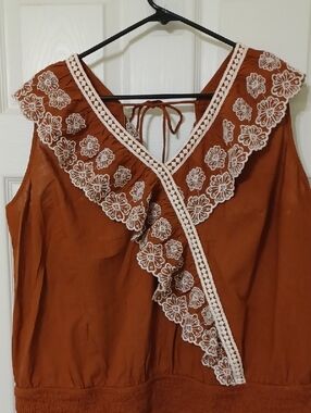 Broadway 38 Sz 2X,  Rust Brown Embroidered, Feminine V-Neck, Sleeveless Blouse.